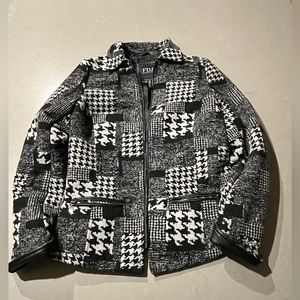 A beautiful, like new jacket. This coat has only been worn 1x, Canadian made